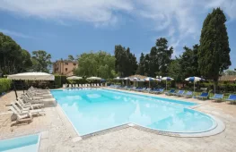 vacanze per anziani piscina bella